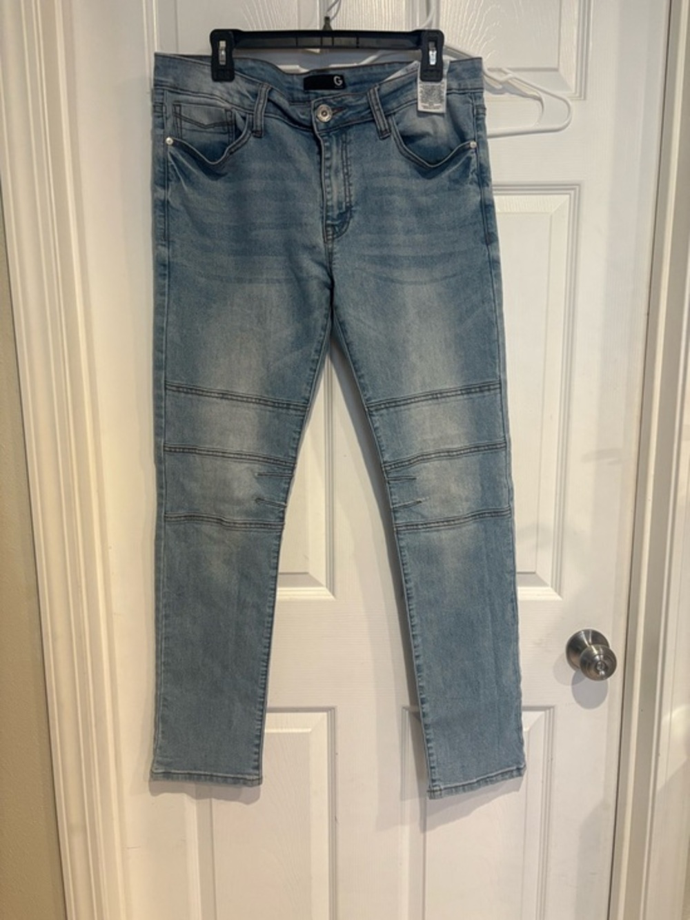 Guess Men’s Light Blue Skinny Jeans with Knee Panel Detail